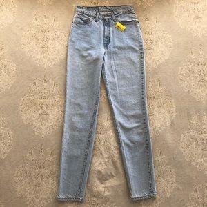 Vintage 80s Levi’s 512 Slim Fit Tapered Leg XS 0-2